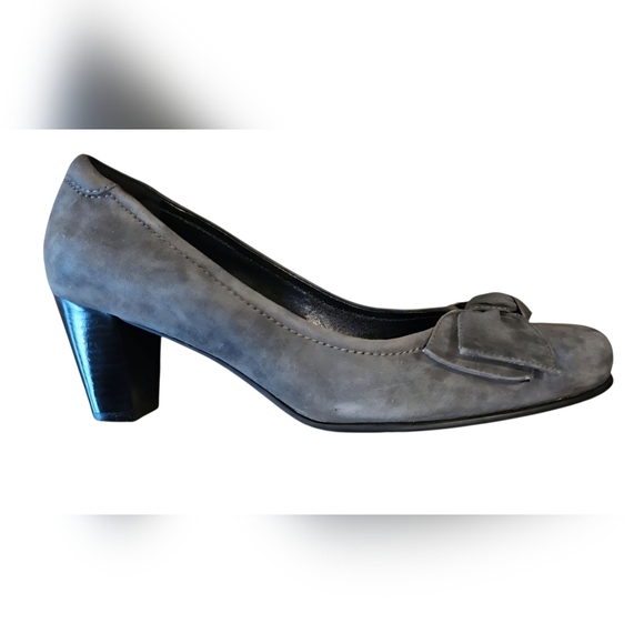 Ecco SZ 8.5 Sage Gray Suede Closed Toe Slip On Pumps Bow Accent 2.5" Heel - Picture 1 of 9